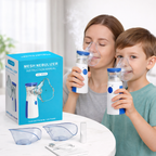 Mamá y niño usan el nebulizador Azurikass